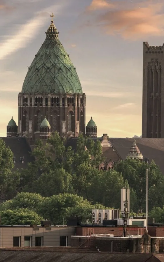 De Koepelkathedraal van Haarlem bij zonsondergang